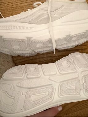 Hoka One One like new Bondi 9